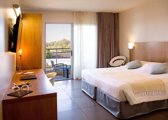 コスタ サリナ ホテル